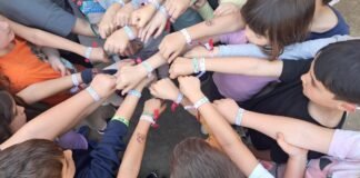 Feria solidaria sobre el cáncer infantil en el Colegio La Loma feria solidaria