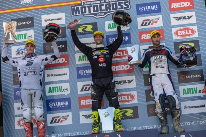 podio de carlos campano en el Campeonato de España de Motocross Élite foto fam buen fin de semana de motociclismo