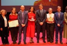 Diploma a la Delegación de Igualdad con motivo del 25-N