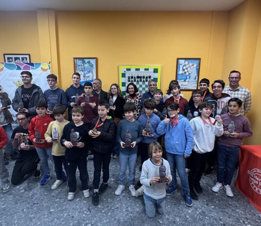 Entrega de trofeos del XXVII Torneo Navideño de Ajedrez entrega de trofeos
