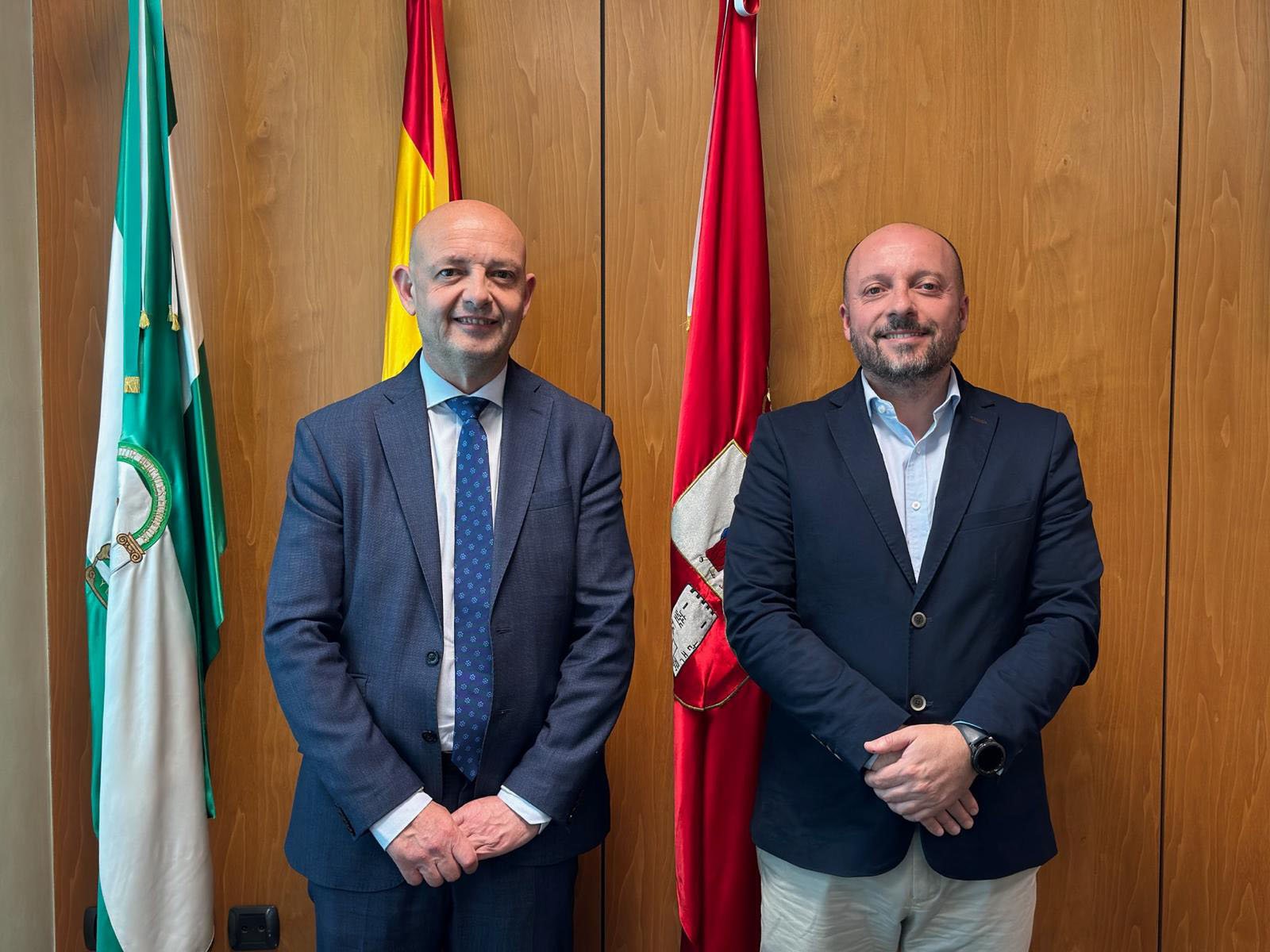 el alcalde con el secretario general de la intendencia de uruguay secretario general de la intendencia