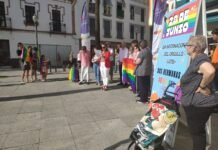 dos hermanas orgullosa