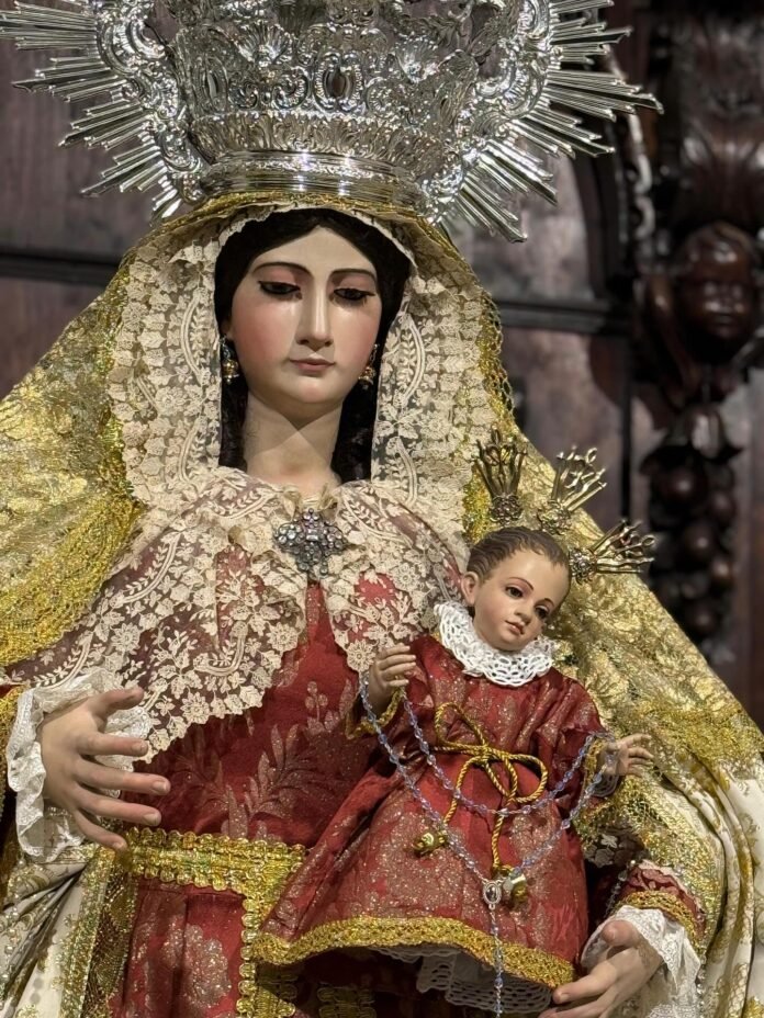 imagen de la virgen del rosario de la hermandad de oración
