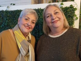 Los vecinos de La Fábrica reciben al cartero real vecinos de la fábrica