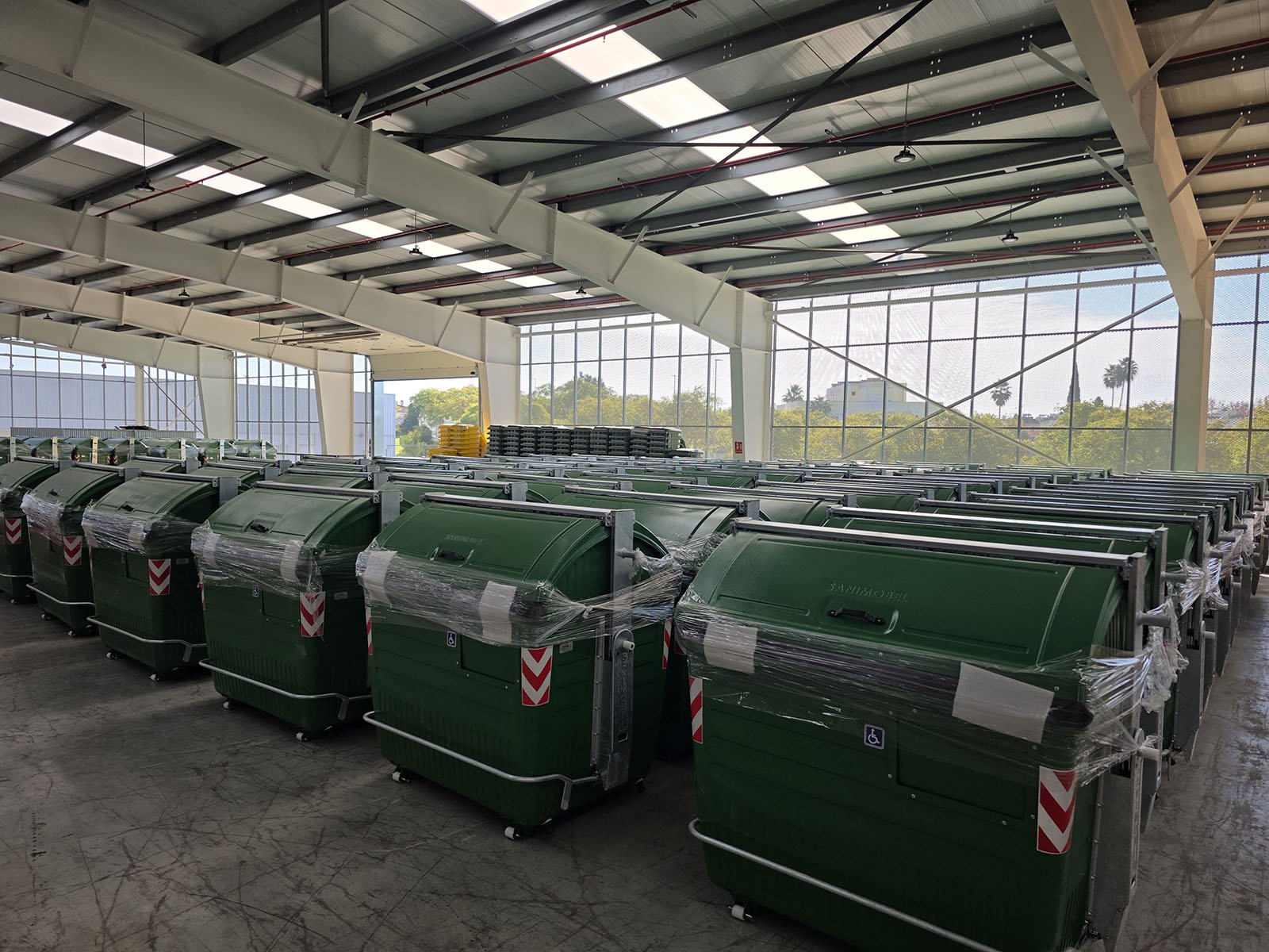 contenedores de residuos sólidos urbanos adaptados contenedores