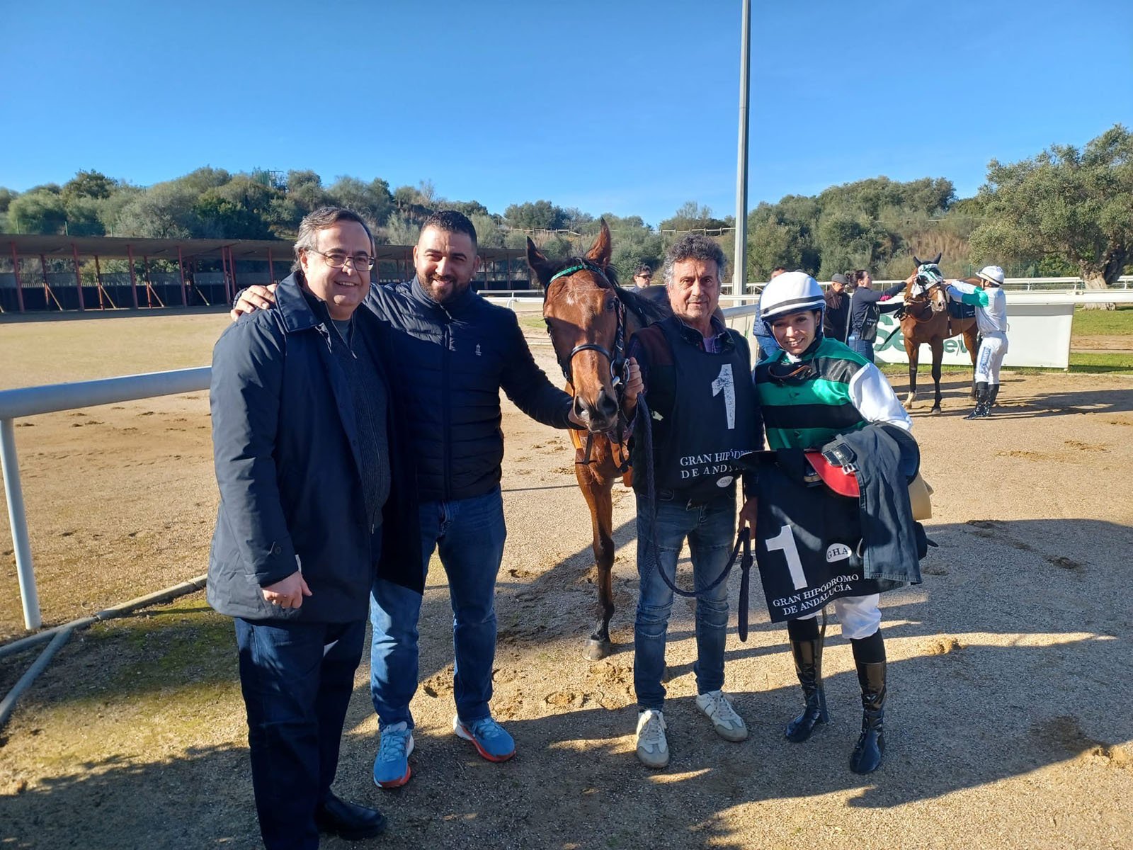 primera jornada de carreras de caballos del año 2026 en el hipódromo (1) tres victorias