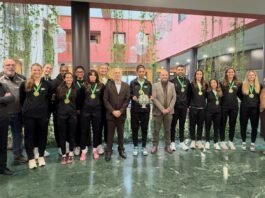 El alcalde recibe a las campeonas de la Copa de la Reina el alcalde