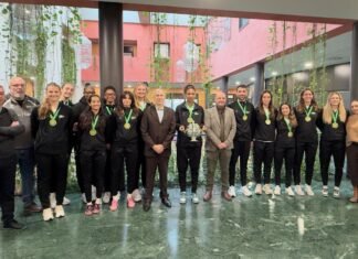 El alcalde recibe a las campeonas de la Copa de la Reina el alcalde