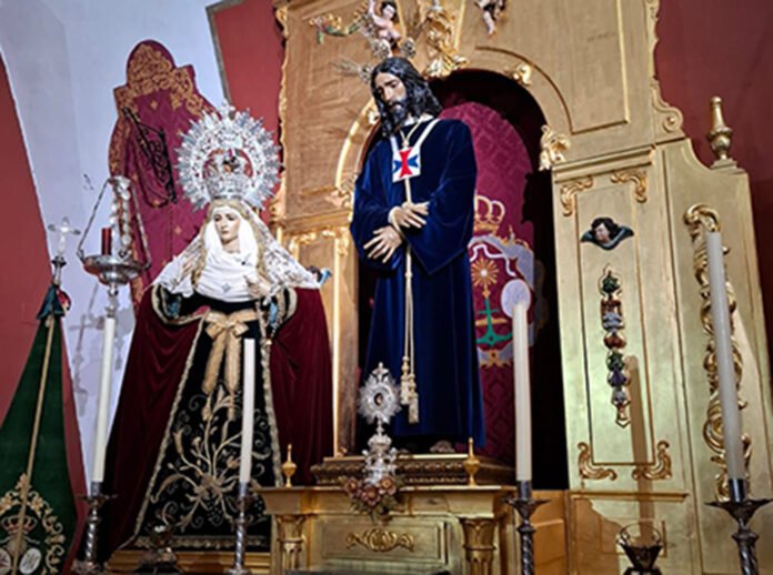 titulares de la hermandad de cautivo compartiendo altar en la parroquia del rocío nuevo retablo
