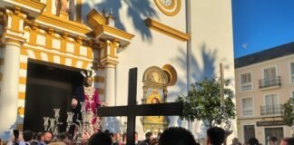 Dos Hermanas se rinde ante el Señor de los brazos abiertos de Montequinto