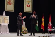 El embajador del orgullo nazareno homenajeado por su ciudad regalo de dos hermanas