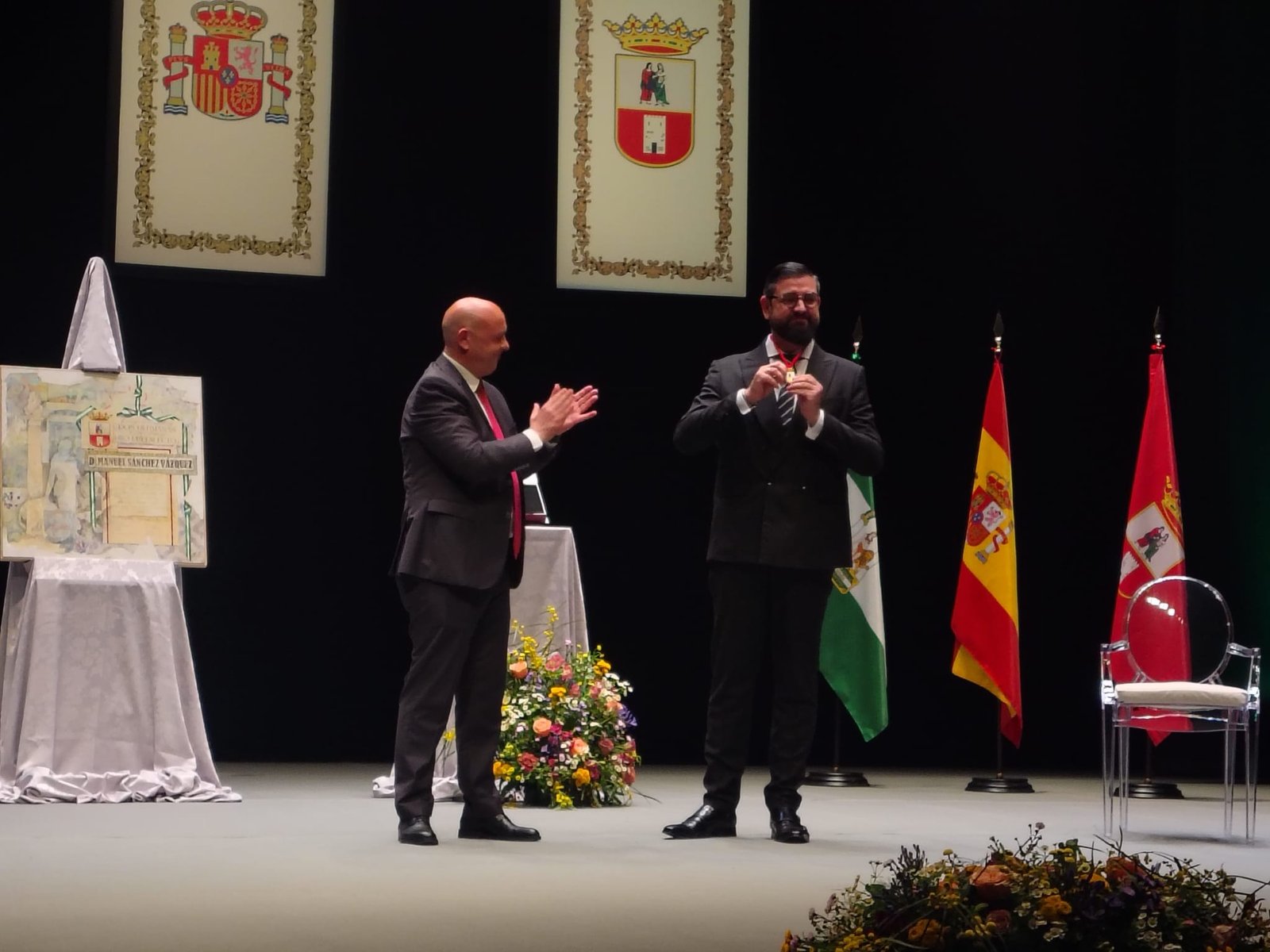 entrega de la medalla de oro de dos hermanas a manu sánchez 6 regalo de dos hermanas