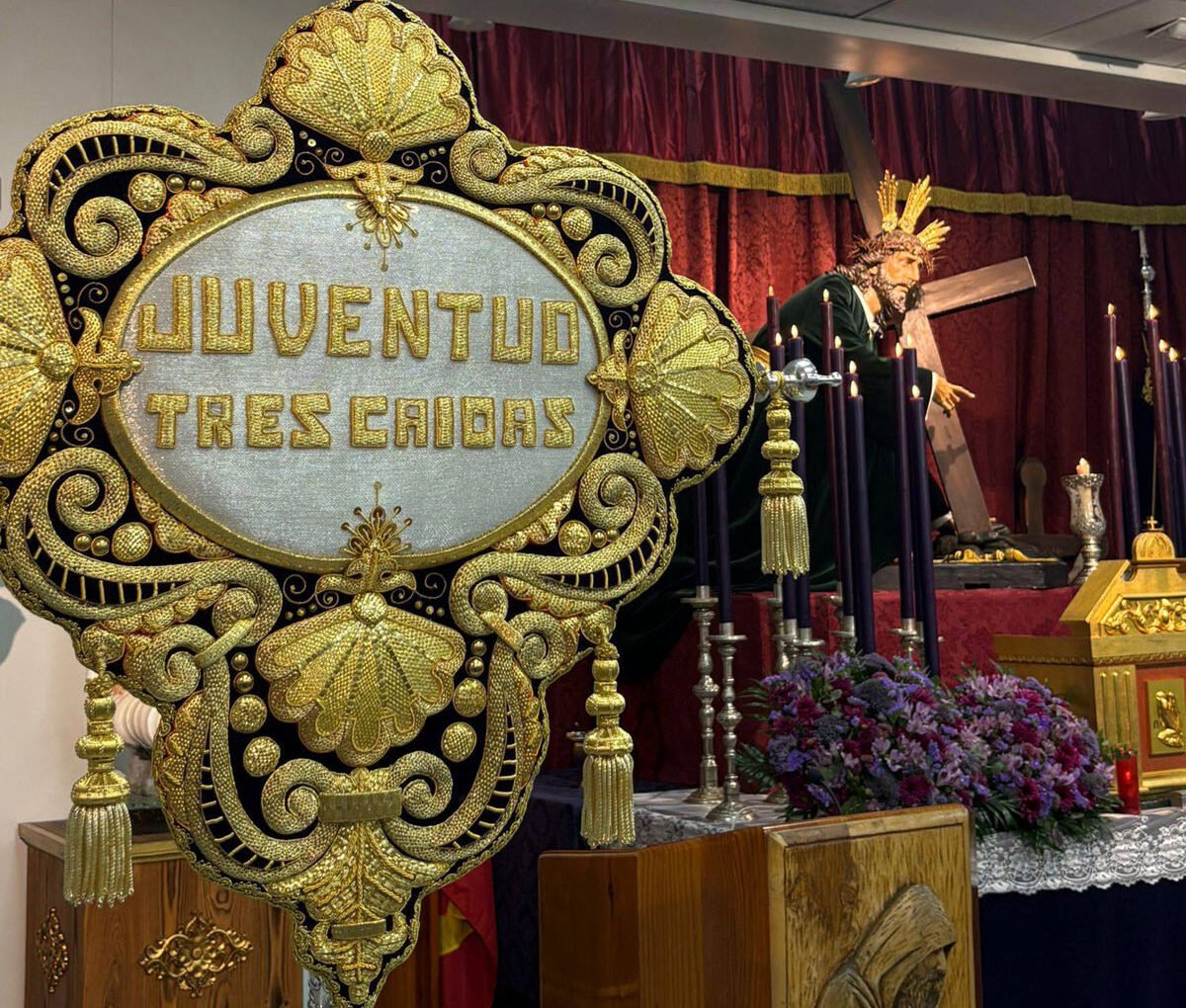 hermandad de las tres caídas estreno guión de la juventud 2 nuevo banderín