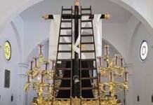 Nuevas parihuelas y faldones para el paso de Amargura nuevas parihuelas