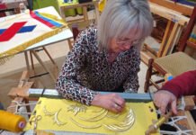 Primera puntada del nuevo paso de palio de Pasión primera puntada