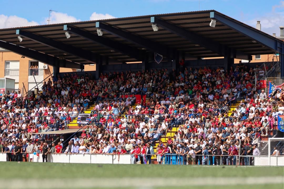 estadio miguel román público dos hermanas
