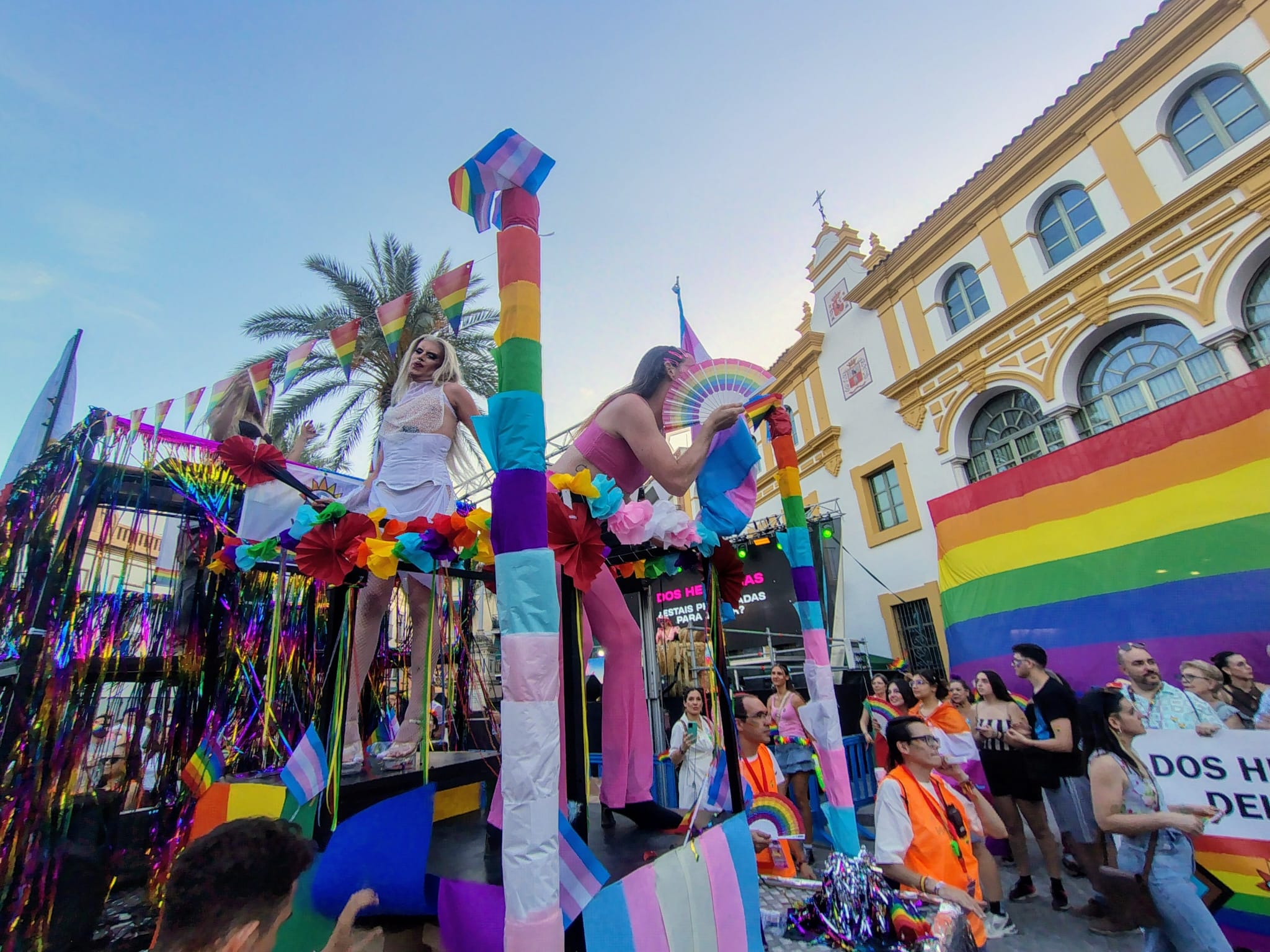 primera marcha dos hermanas orgullosa