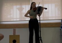 La violinista que tocó para los enfermos de salud mental