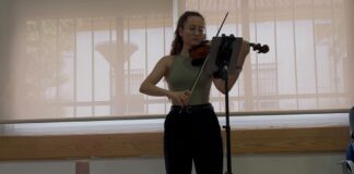 La violinista que tocó para los enfermos de salud mental