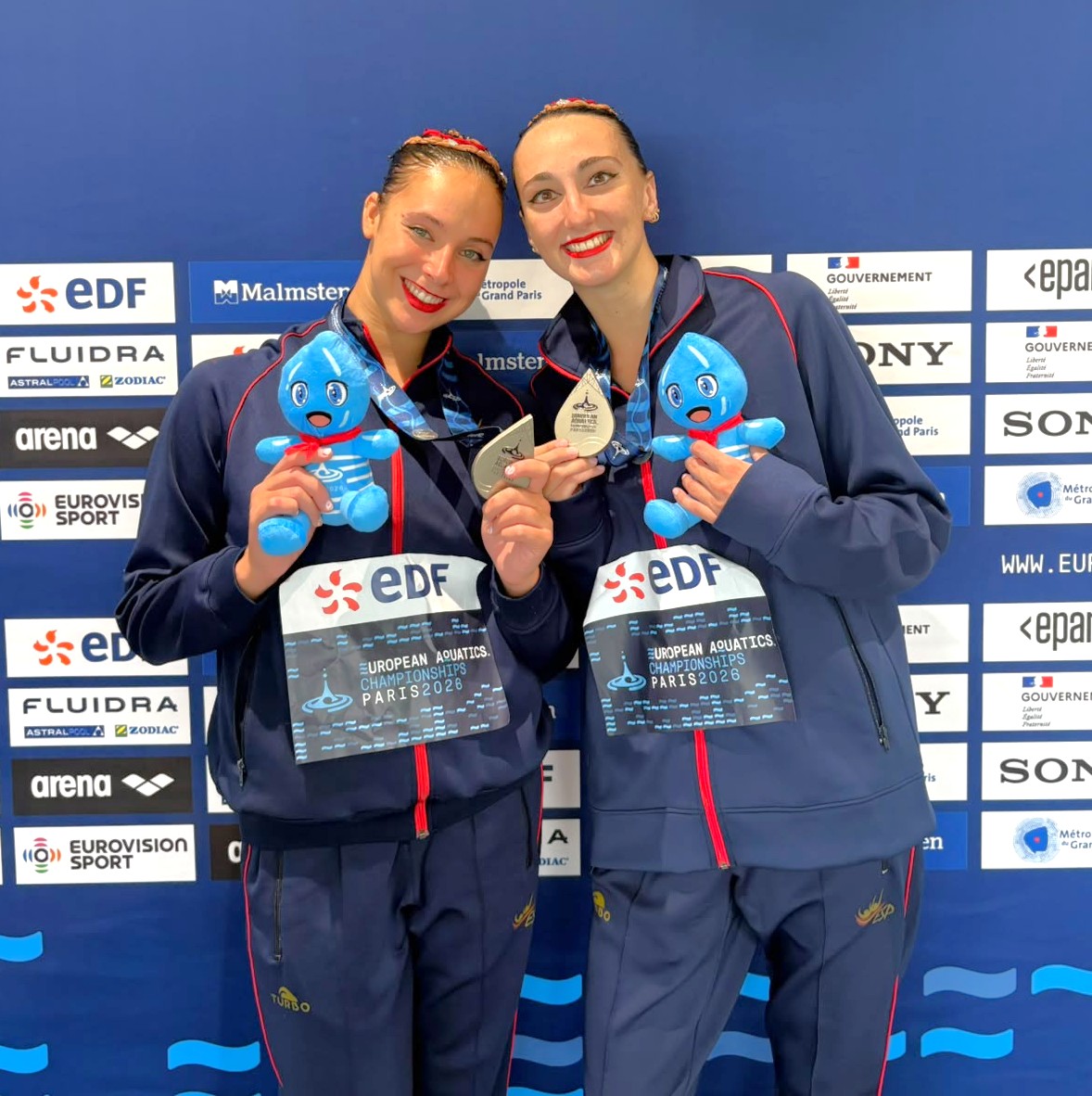 Marina García Polo y Alisa Ozhogina , luciendo plata europea triple subcampeona continental