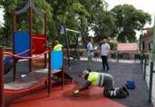 El proyecto de mejora de siete áreas infantiles sigue su avance proyecto de mejora