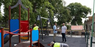 El proyecto de mejora de siete áreas infantiles sigue su avance proyecto de mejora