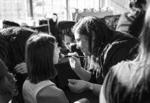 Una maquilladora nazarena en la Milán Fashion Week maquilladora