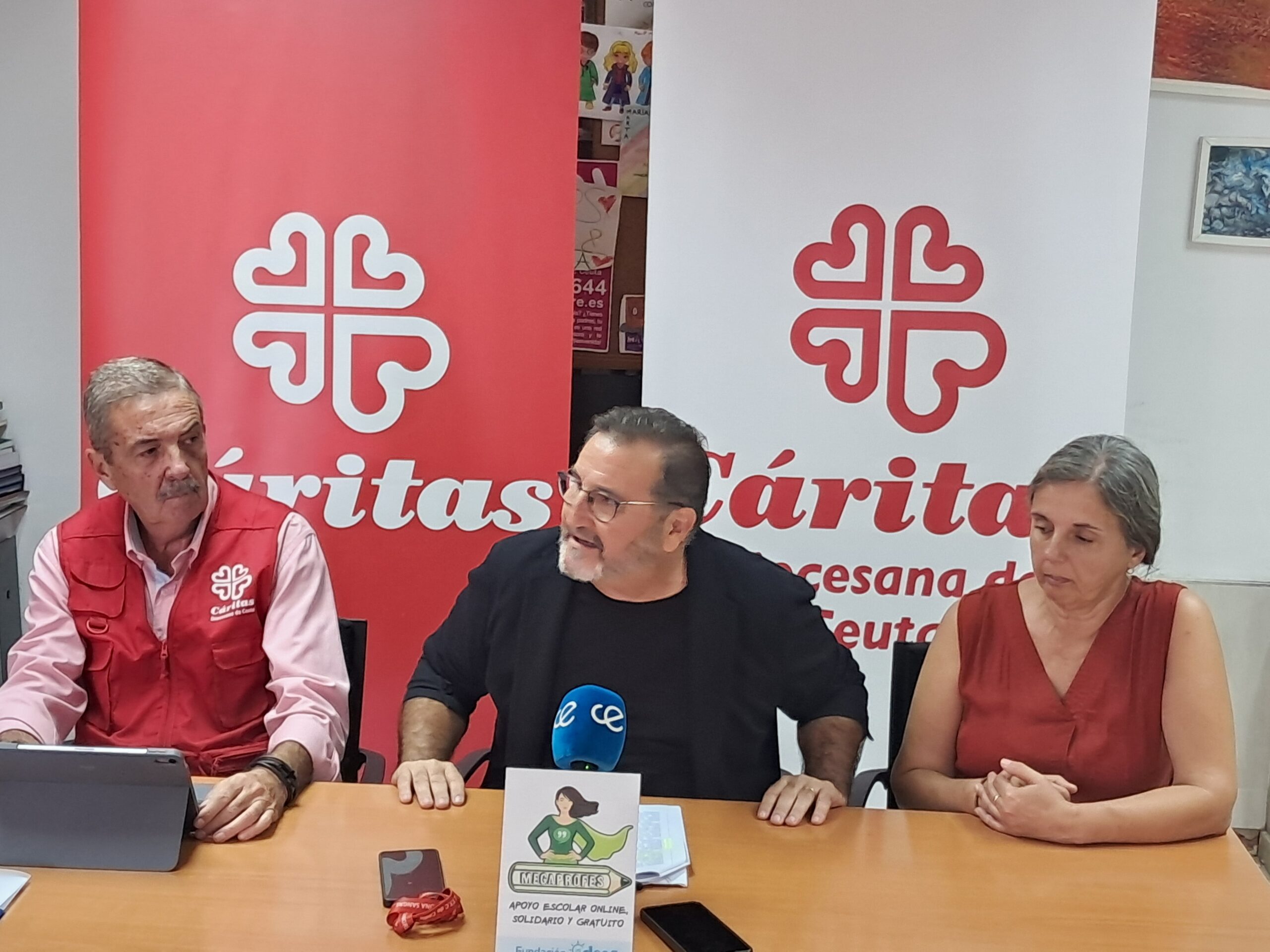 megaprofes se presenta en la ciudad de ceuta megaprofes