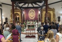 El arzobispo bendice las mejoras en la Parroquia del Amparo el arzobispo