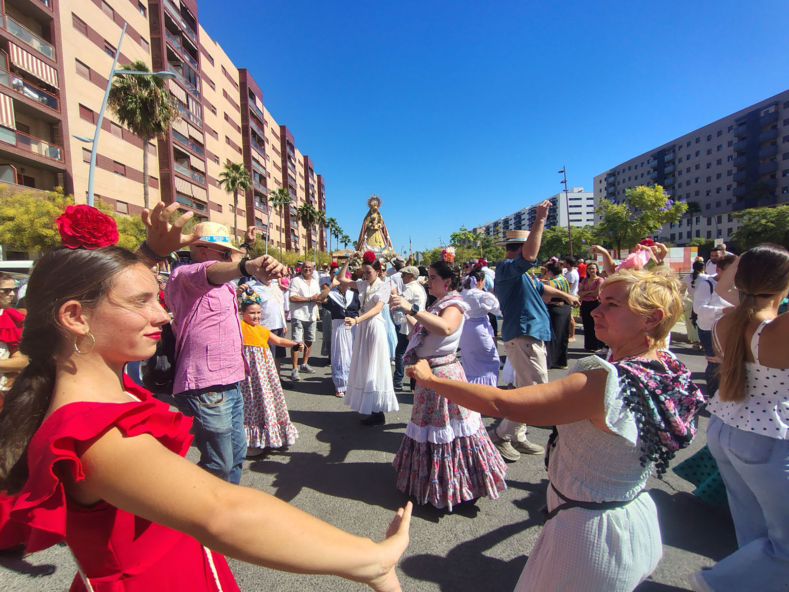 romería de los ángeles montequinto parroquia san juan pablo II y entrenúcleos (7)