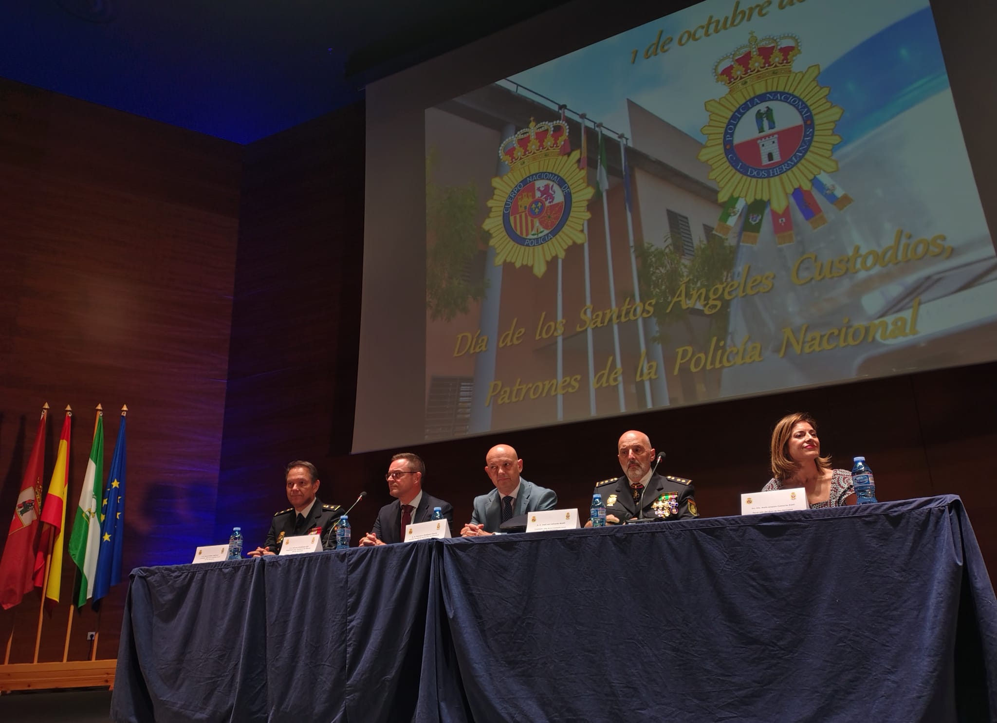 acto de la policía nacional 6 trabajo en equipo