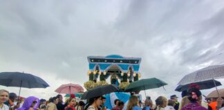 Valme se viste de cielo azul en una romería de nubes y algo de lluvia valme