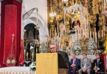 Ofrenda devocional de un párroco y su parroquia a Valme ofrenda devocional