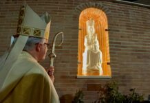 Réplica de la Virgen de Valme en la Parroquia de San Juan Pablo II réplica de la virgen de valme
