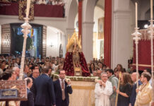 La Virgen de Valme más clásica bajo el templete de su paso virgen de valme más clásica