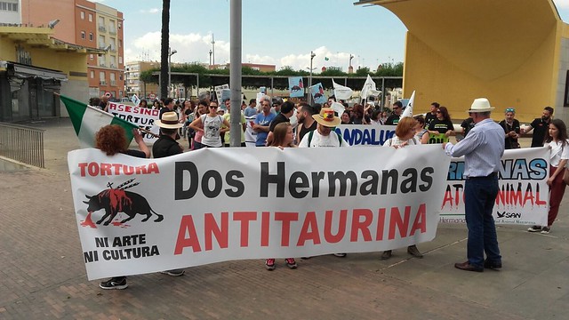Concentración en contra de los festejos taurinos