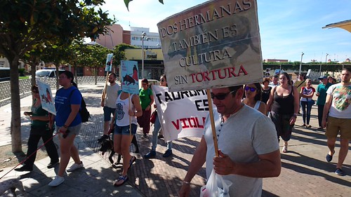 Protesta contra los festejos de toros en la Feria