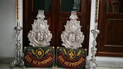 Nuevos frontiles para la carreta del simpecado de la Hermandad del Rocío de Dos Hermanas