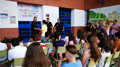 La Policía Nacional reconoce al alumnado del Giner de los Ríos como Ciberexpert@
