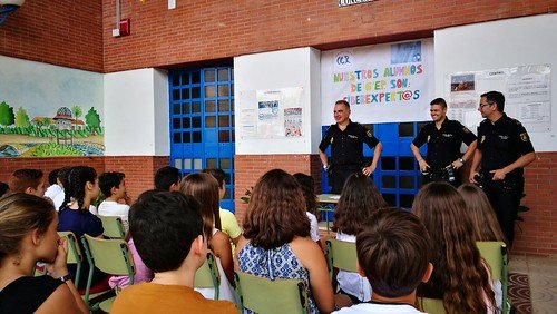 Nuevo comisario Francisco J. Vidal en un acto en el colegio Giner de los Ríos