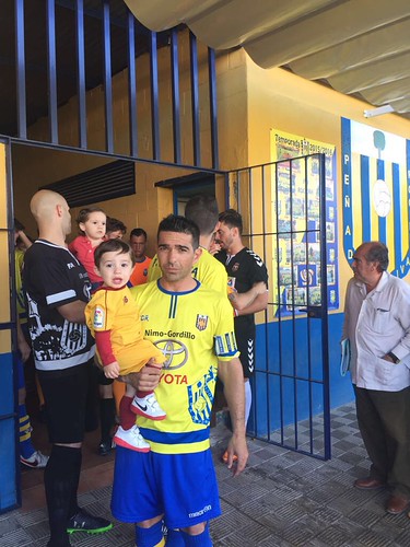 David Antón Barrera FÚTBOL W Futbolista más regular de la PD Rociera en esta última temporada, convirtiéndose en todo un estandarte del equipo, del que es su capitán.