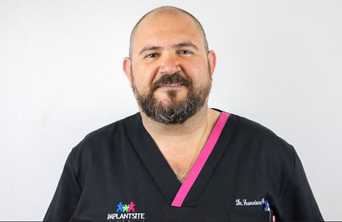 Dr. Francisco José Carrero Ramírez, Clínica Implantsite