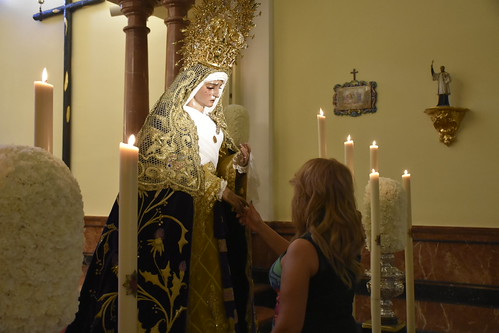 Besamano de la Virgen del Mayor Dolor y Traspaso del Gran Poder