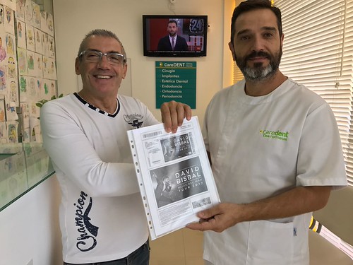 Caredent entrega las entradas del concierto de David Bisbal al ganador del concurso