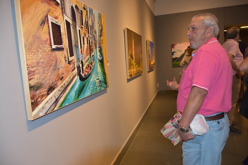 Inauguración tres exposiciones sobre el circo, paisajes y fotos de aves