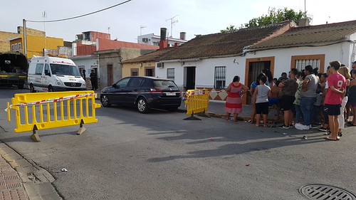 Actuación policial en la calle Cerro Blanco encontrados restos humanos