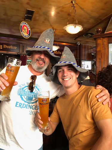 Fiesta de la cerveza en The Two Sisters