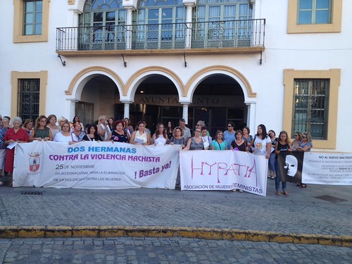 Concentración contra la violencia de género en el Ayuntamiento