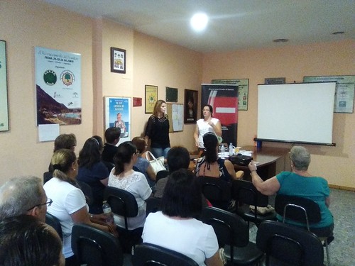 Charla sobre la familia en la sede de Alcohólicos Rehabilitados el Timón