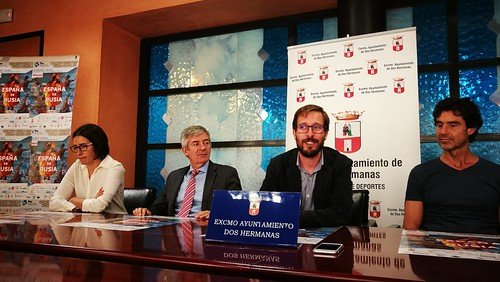 Presentación del partido de la Selección Absoluta de Waterpolo en Montequinto con Miki Oca